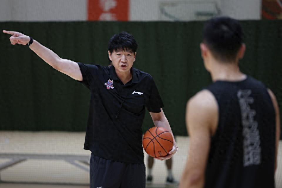 季后赛爆砍24分,猛龙续约巴雷特却丝毫不慌,被三个队友害惨
