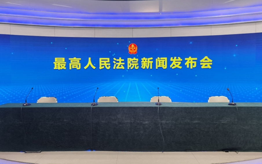 痛失好局,瑞士主帅雅金在球队被卡塔尔绝平后怒摔水瓶