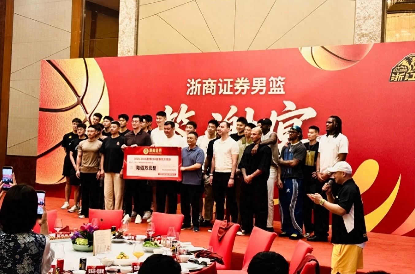 曼联全队对拉什福德回归态度曝光：此前声明令队友失望