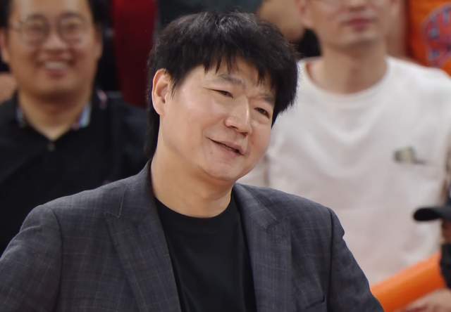记者：费内巴切仍在和曼城谈阿克转会费，预计700万+150万镑