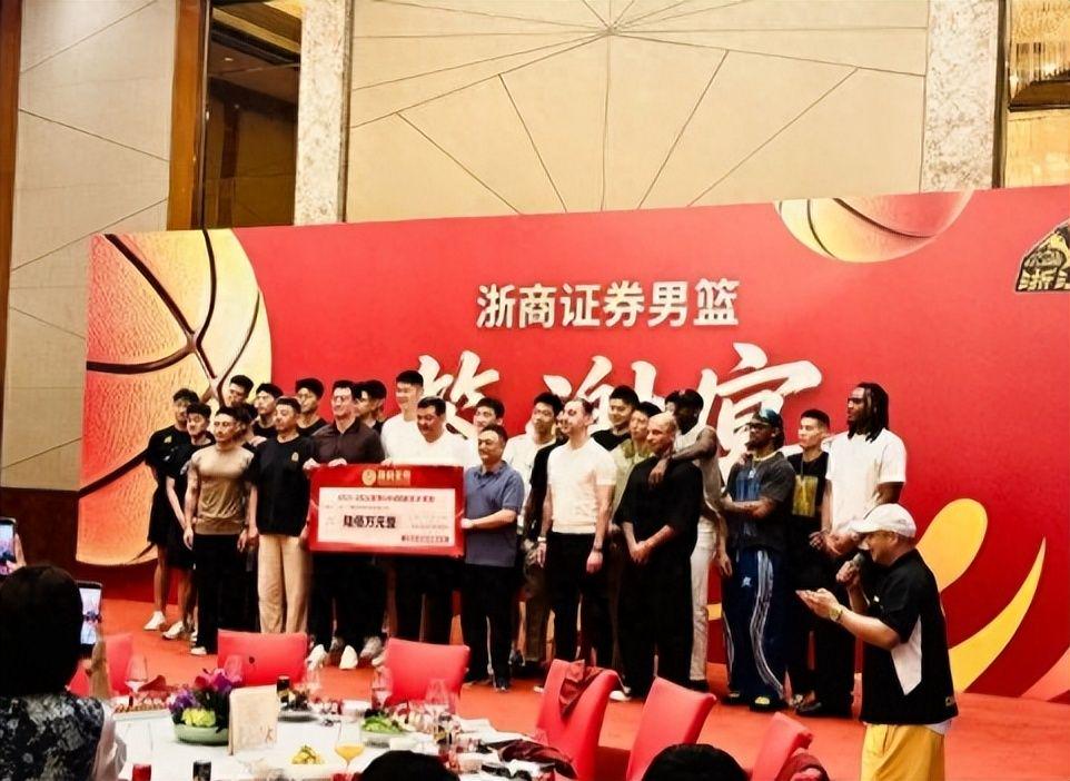 加拿大公开赛第三轮 本土小将冲冠