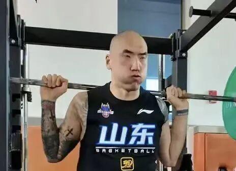马刺内讧!近46年最强新秀!不满上场时间