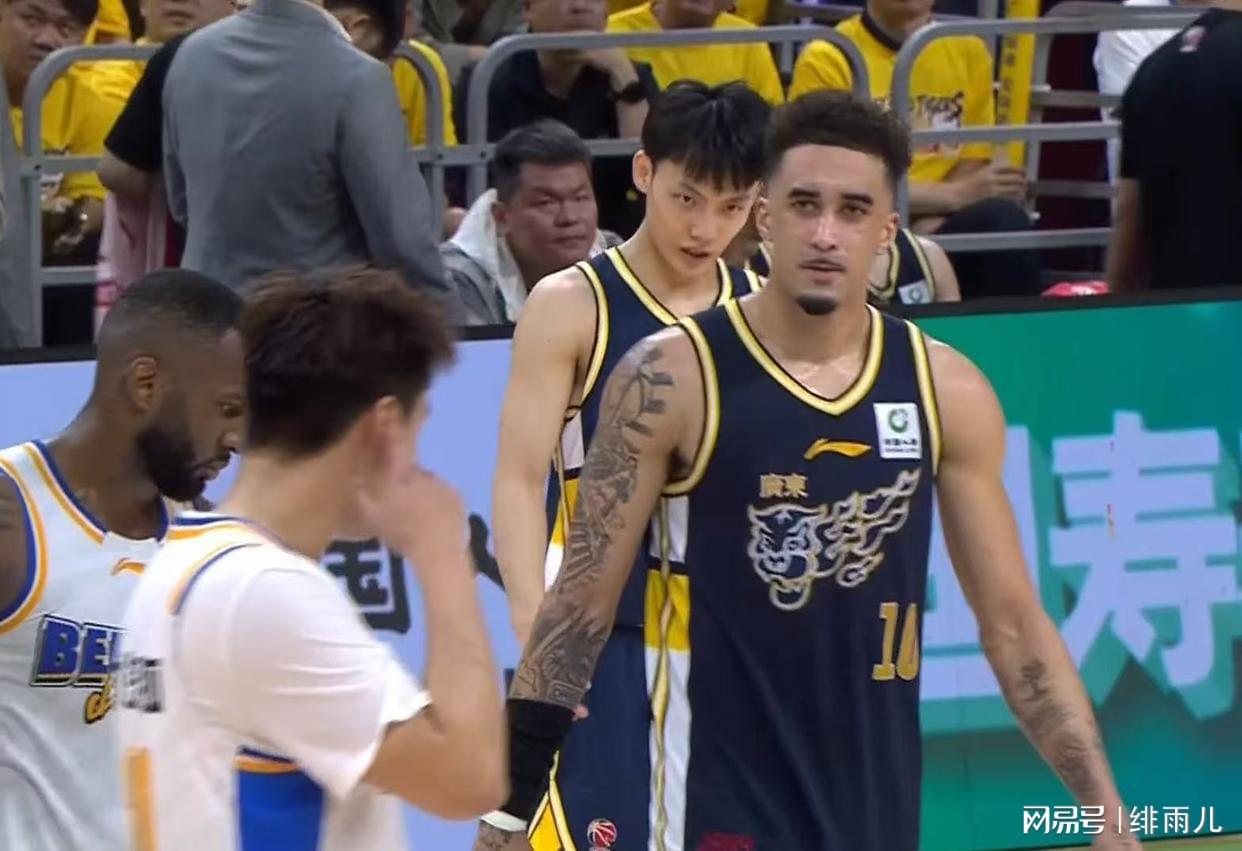 ESPN:马刺大概率留下福克斯