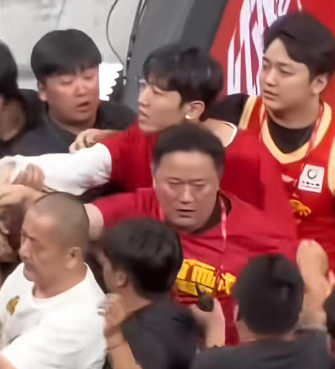争议!2006年NBA总决赛:韦德的封神之夜,还是联盟黑幕?