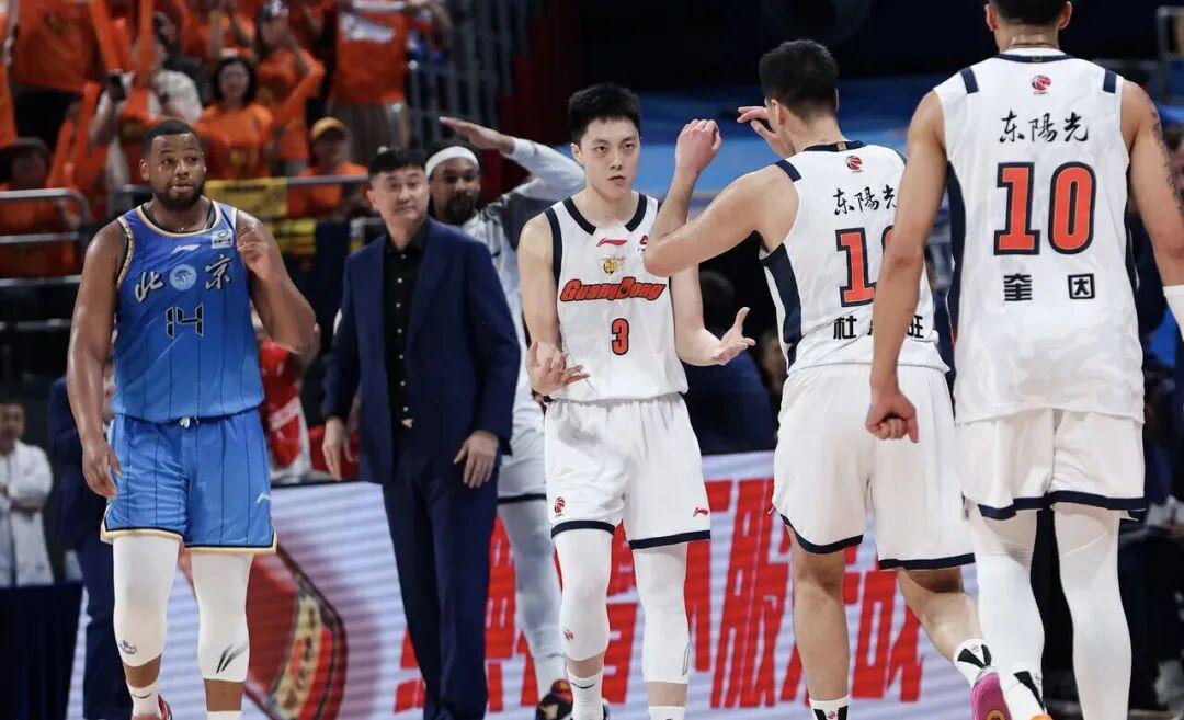 半个世纪的等待!53年后再夺冠!布伦森45分夺FMVP!