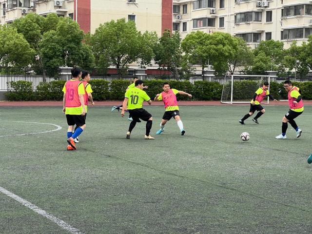马刺1比4不敌尼克斯获得总亚军,输掉的四场比赛三要素完全相同