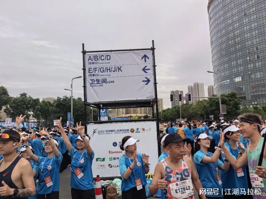 53年后再夺总冠军!布伦森45分率队逆转马刺,尼克斯4