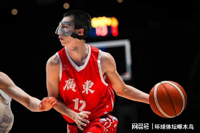 米奇:福克斯明天比赛最后时刻依然会拿球 并且我对他充满信心