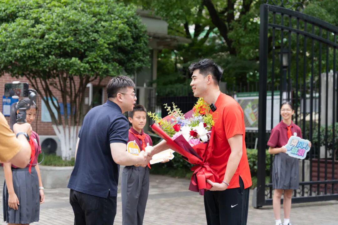 快船对马里兰大学大四锋线,他有着超强的篮板争抢能力?