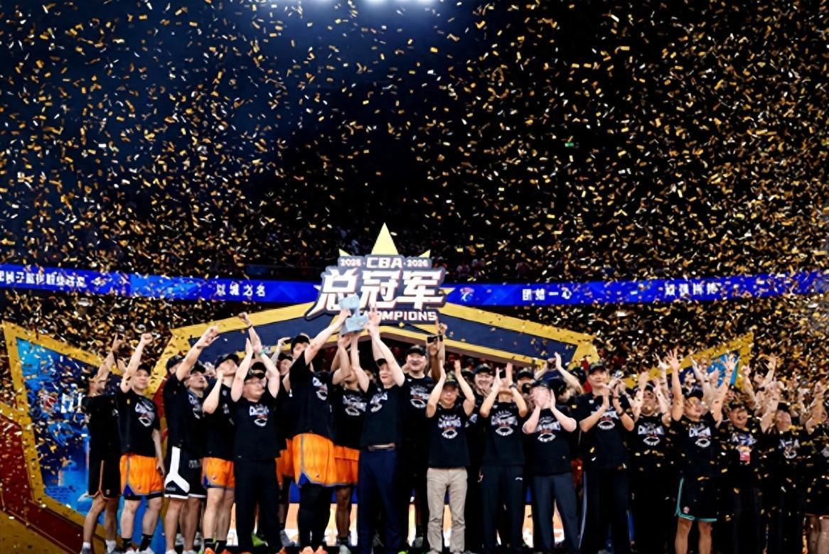 FMVP从未申请交易,却被送走!尴尬!刚喷完恩比德,就成队友!