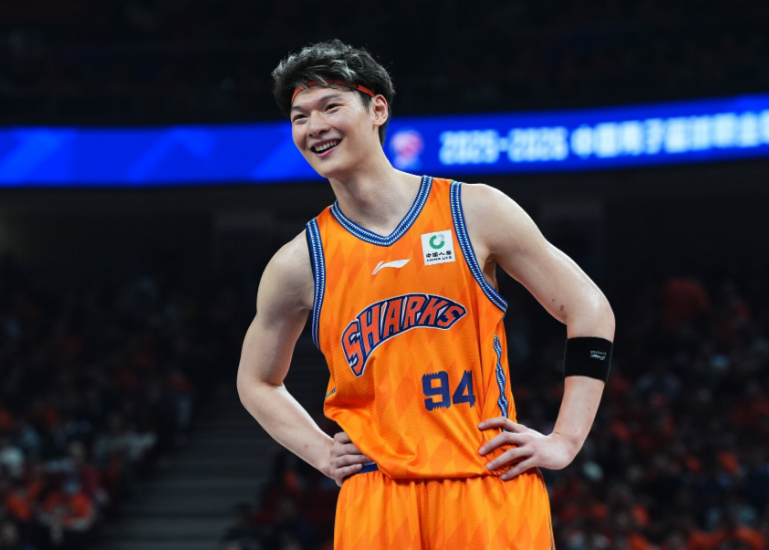 ESPN记者:湖人队内部人士暗示詹姆斯父子可能一起转投新球队