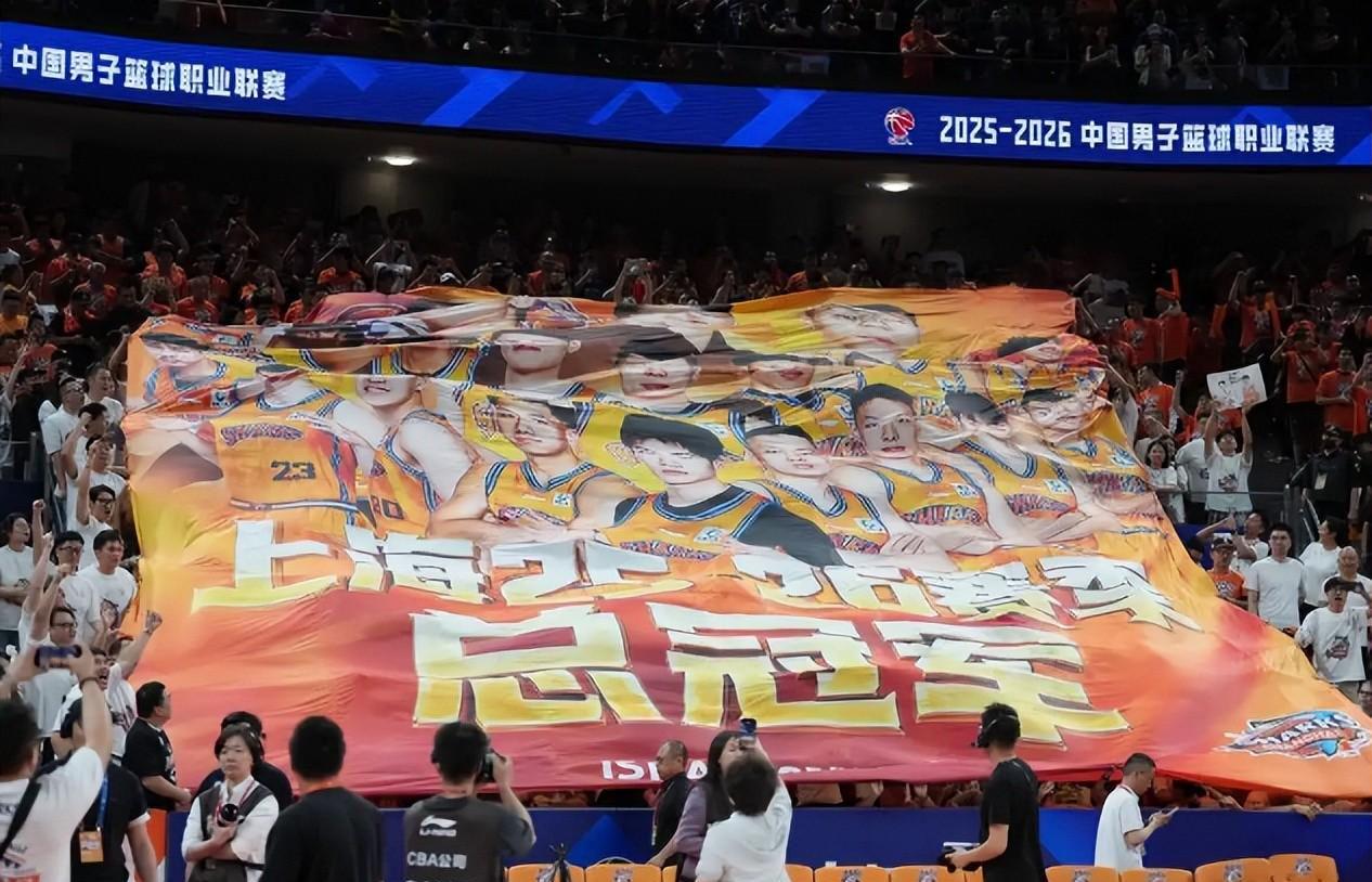 明明季后赛表现更优!为什么詹姆斯续约优先级低于里夫斯