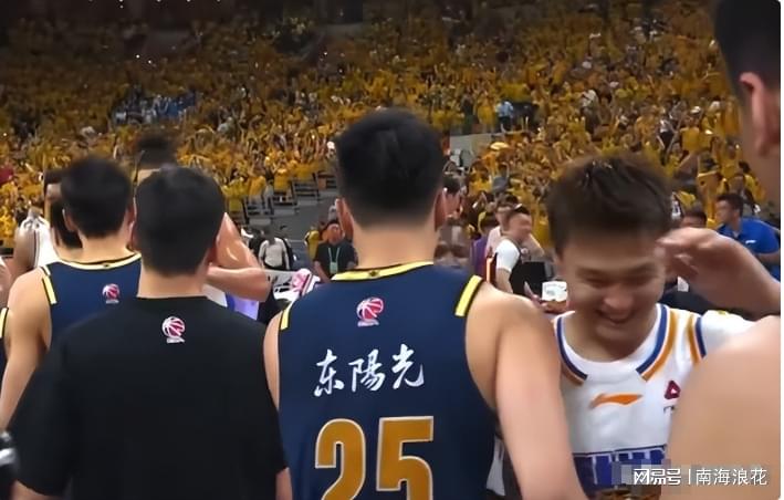 快船也可能会加入字母哥交易,他们会成为杰伦