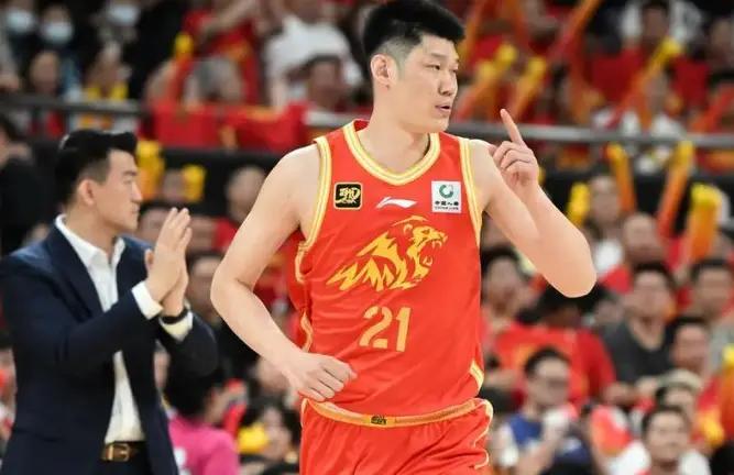 领先16分又白费!马刺好悬啊,尼克斯半场追到只差5分,文班9+9