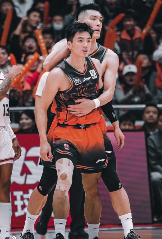 特雷·杨4900万选项在即 奇才面临合同考验