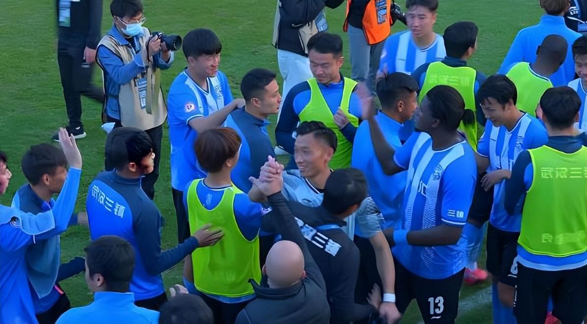 沃齐尼亚半年前差点退出佛得角队，今晚逼平西班牙一夜成名